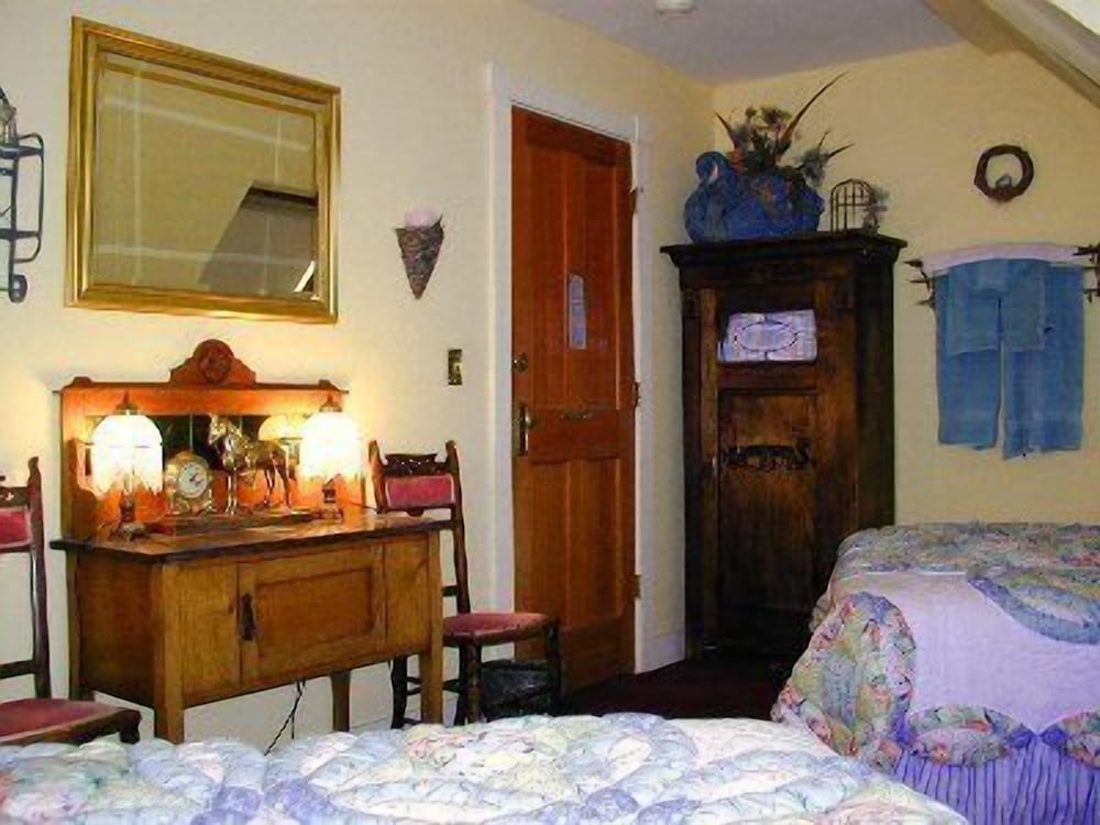Traditional Double or Twin Room, 2 Bedrooms (Nook & Cranny) photo 3