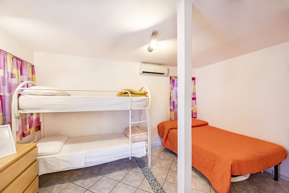 Family Chalet, 1 Bedroom (Bungalow Near The Beach 6)