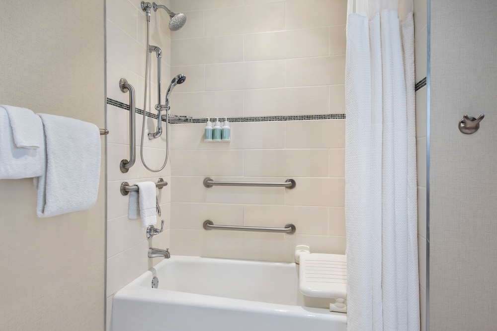 Suite, 1 Bedroom (Mobility Accessible, Tub)
