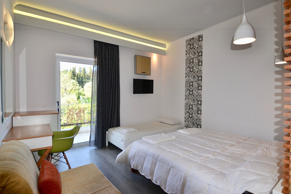 Classic Triple Room, Pool View