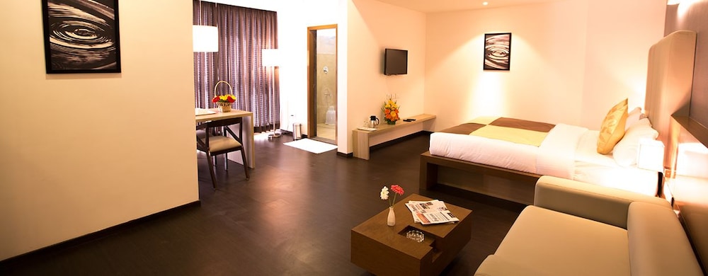 Luxury Suite, 1 Double Bed, Non Smoking, Refrigerator photo 2