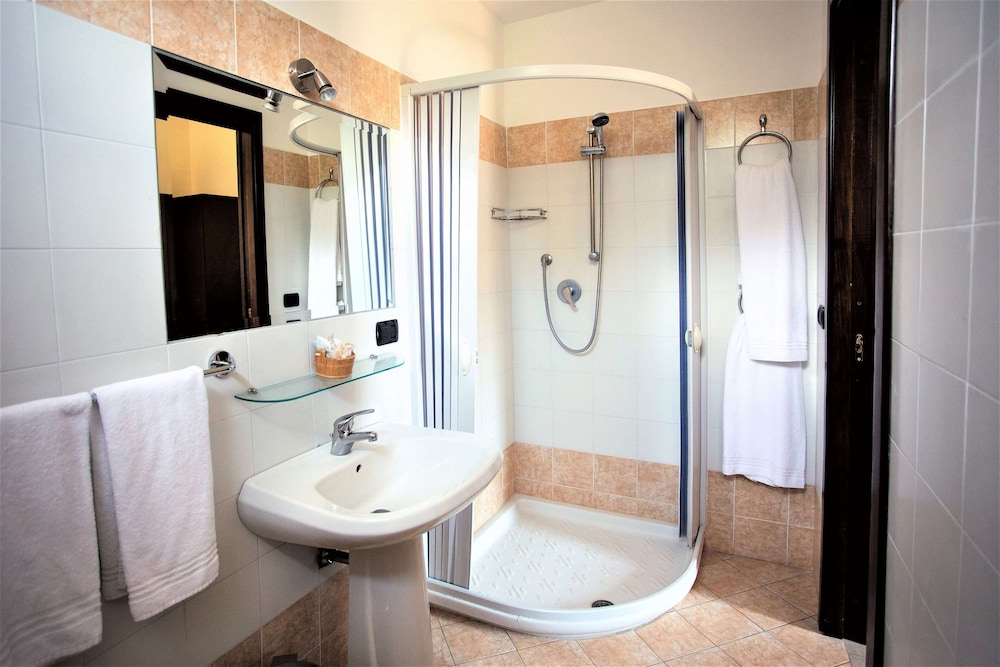 Standard Double or Twin Room photo 2