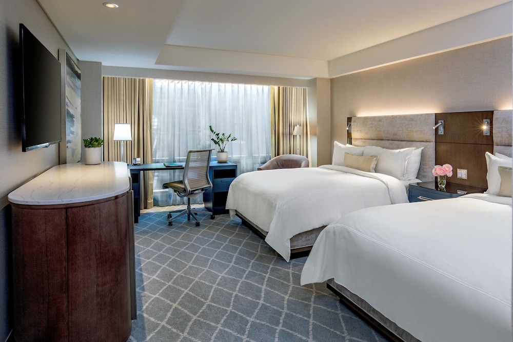 Classic Room, 2 Queen Beds (Greenway View) - Photo 3