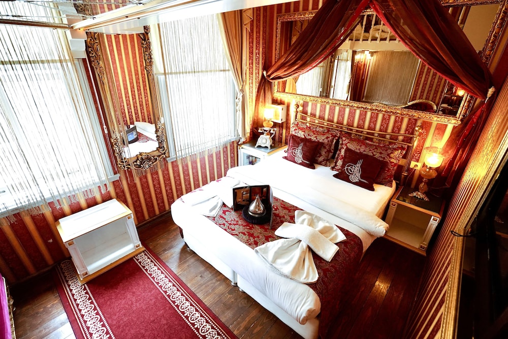 Family Quadruple Room, 2 Queen Beds