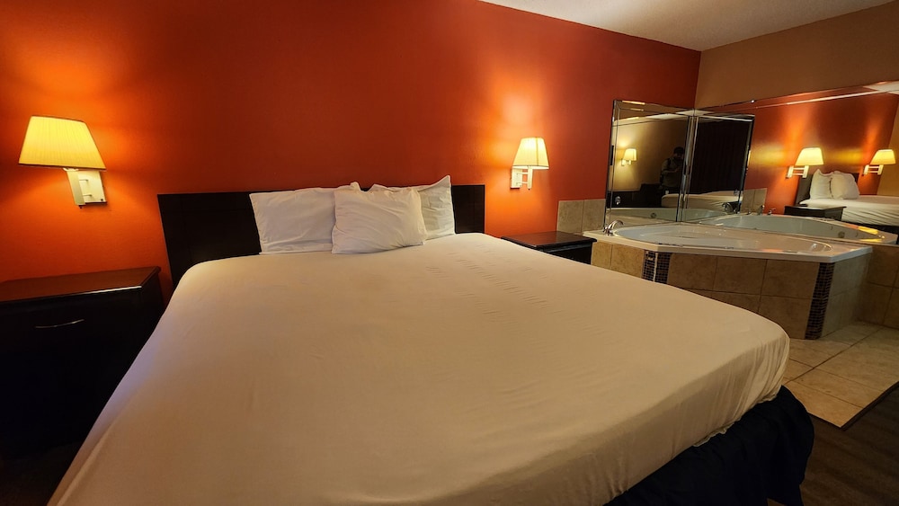 1 Suite King Bed Non-Smoking Jacuzzi Tub