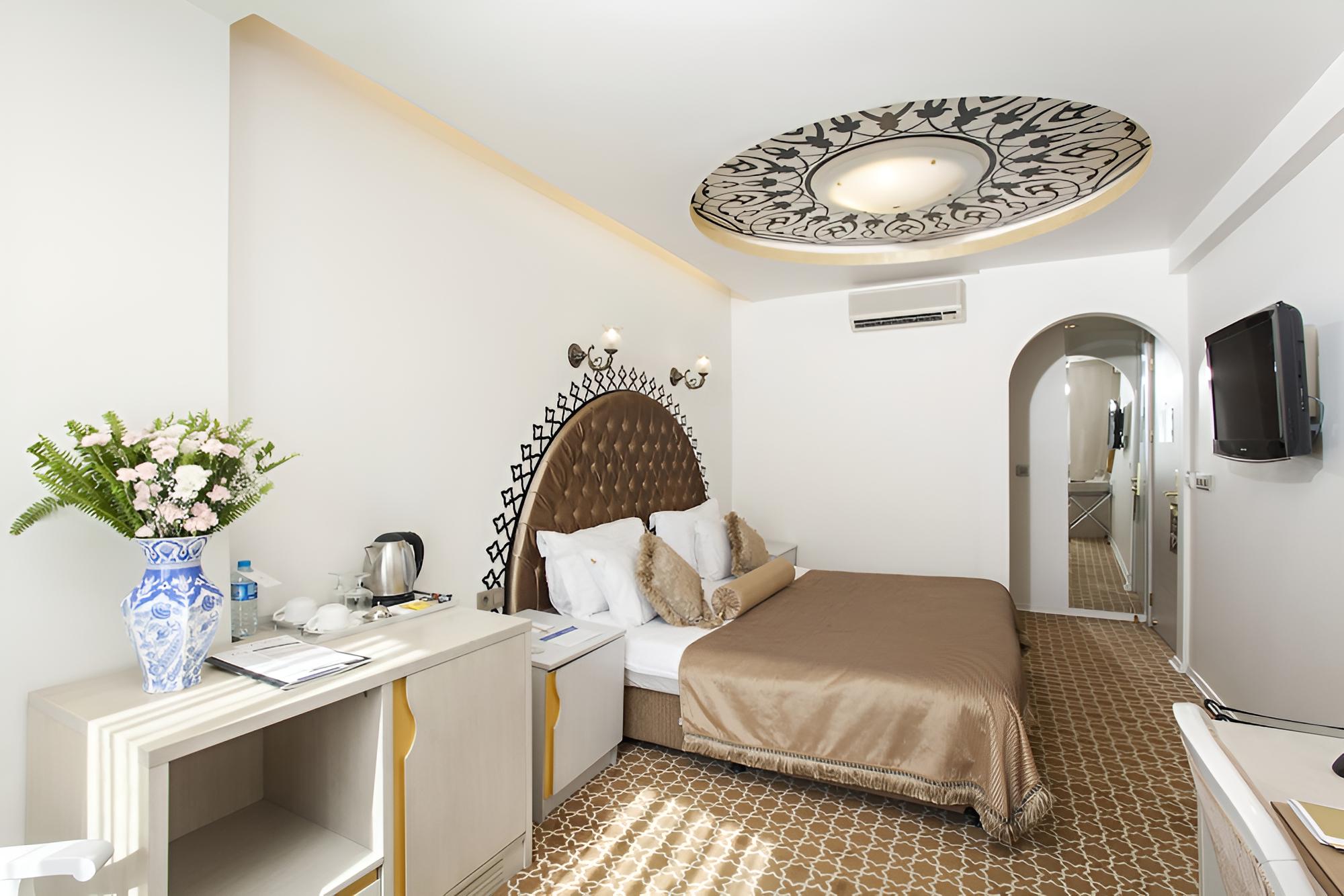 Standard Double or Twin Room photo 1