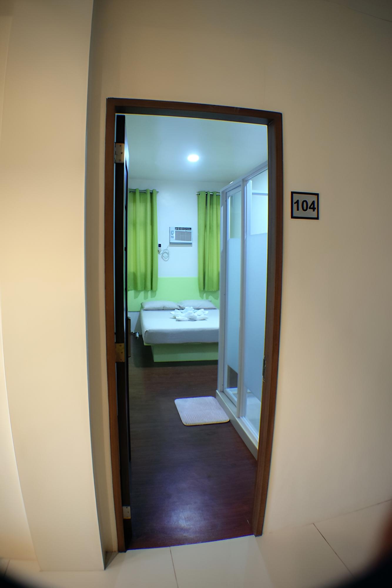 Deluxe Double Room with Private Bathroom photo 2