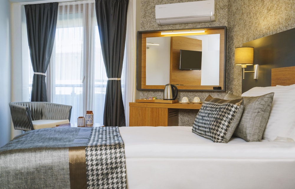 Superior Room, City View