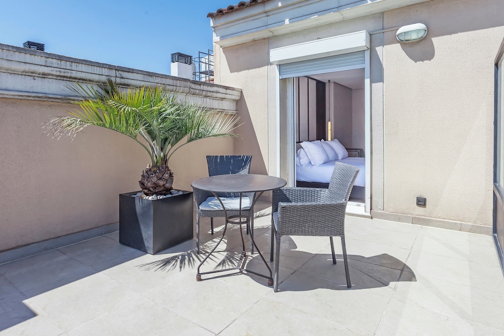 Family Room, Terrace - Photo 3