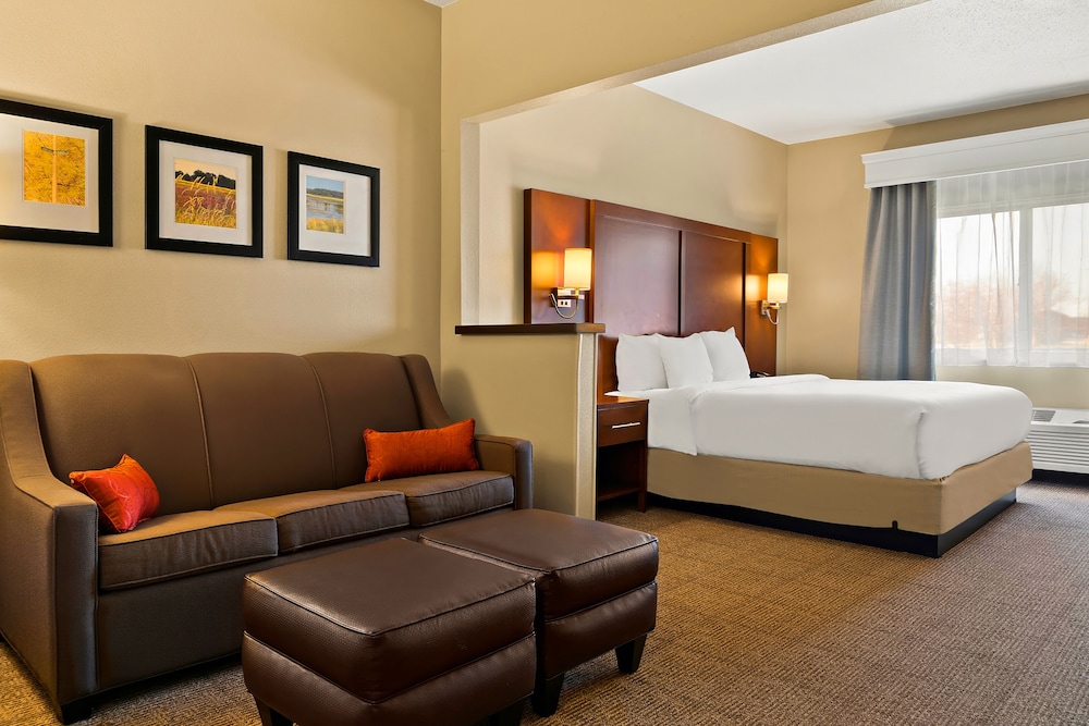 Suite, 1 King Bed with Sofa bed, Accessible, Non Smoking photo 1