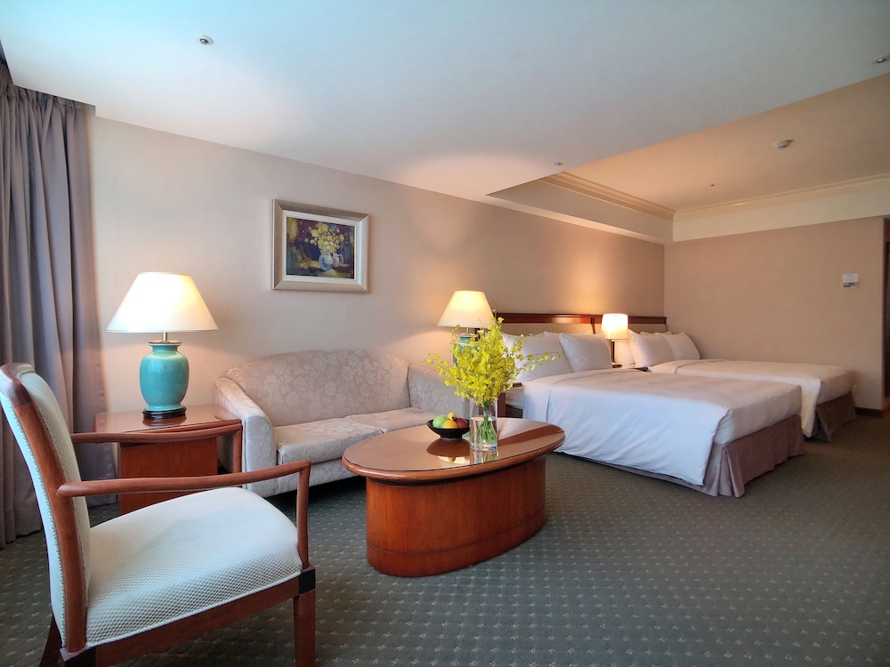 Deluxe Family Room, 2 Queen Beds photo 1