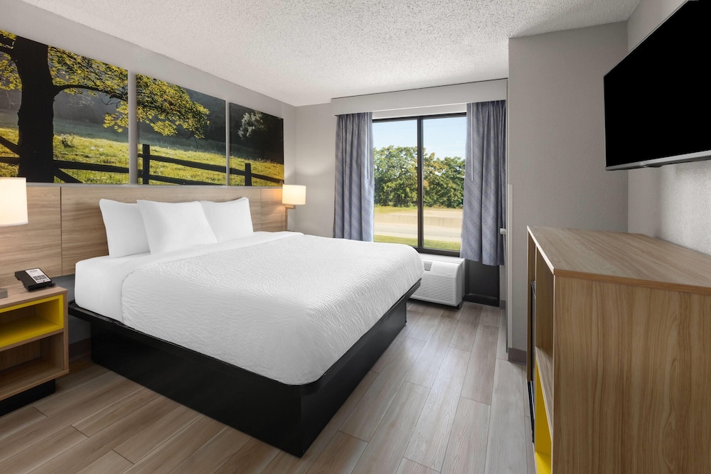 Studio Suite, 1 King Bed, Non Smoking - Photo 5