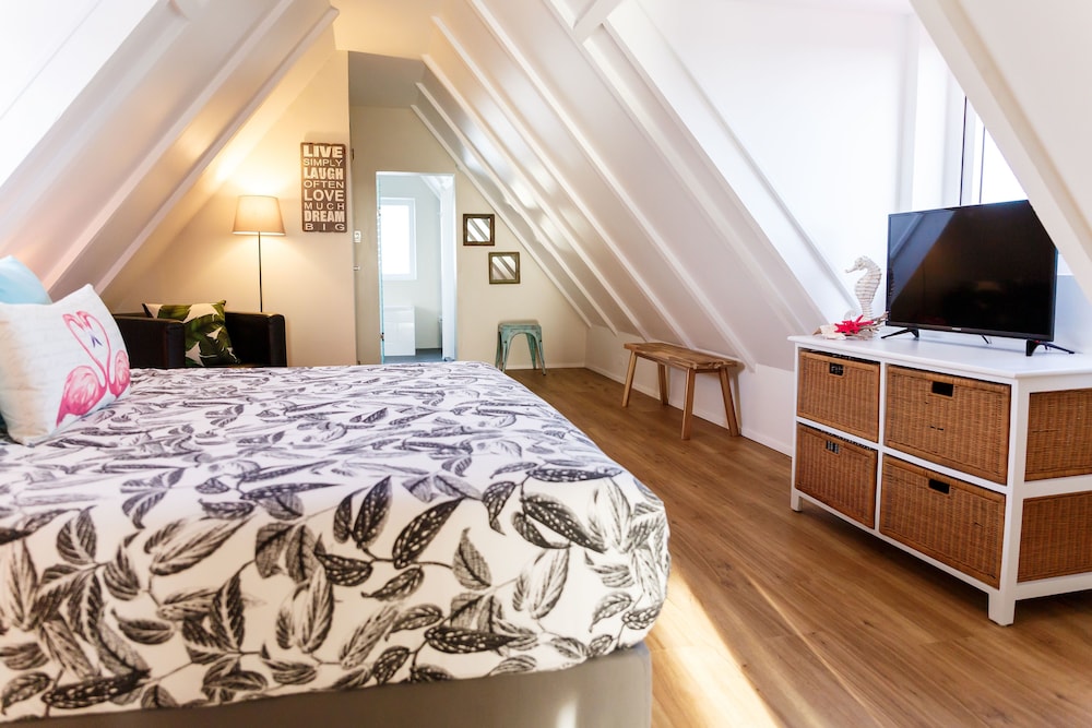 Penthouse, 1 Bedroom, 1st floor, Balcony, Garden View photo 2