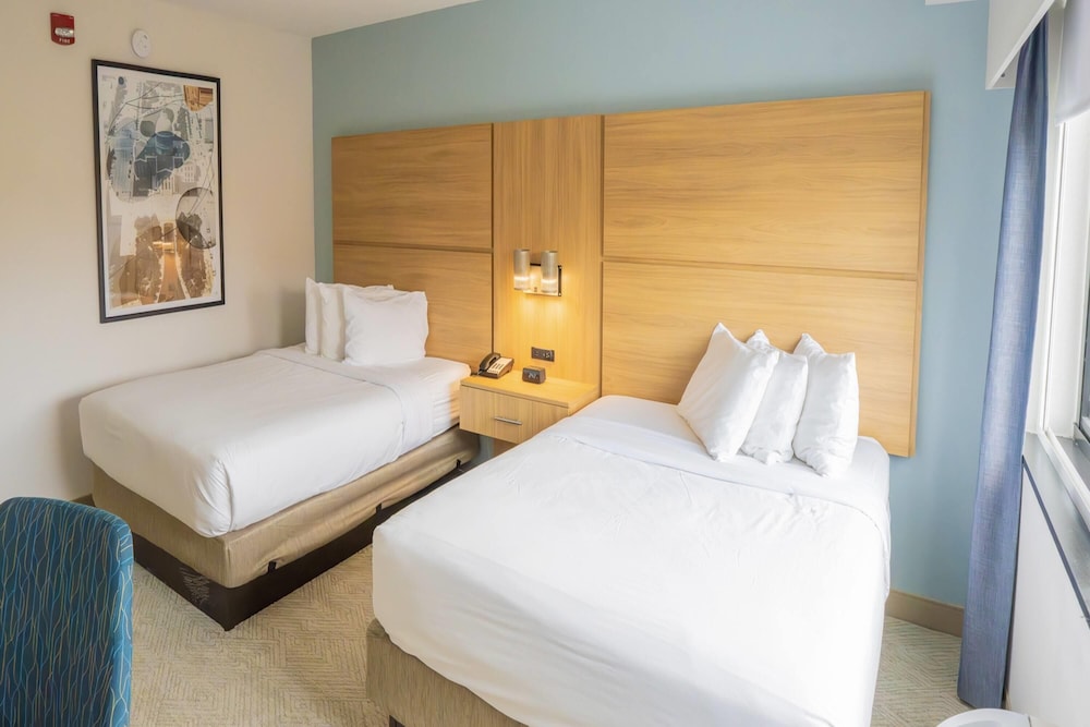 Deluxe Room, 2 Queen Beds, Non Smoking - Photo 3