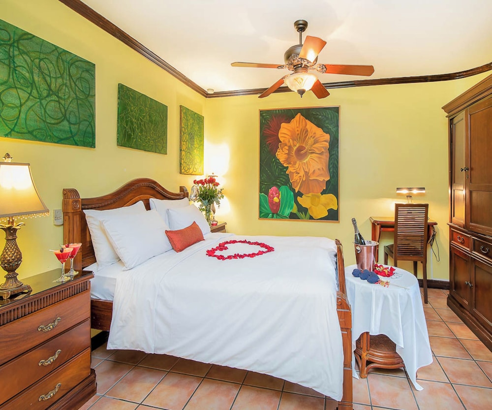 Deluxe Queen Room - Photo 3