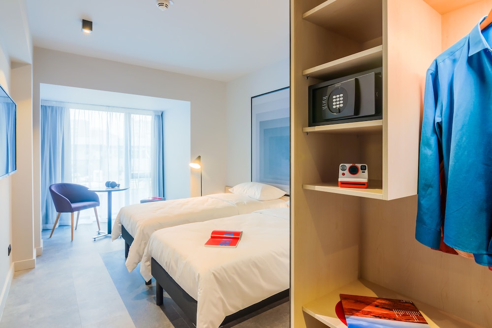 Room, 2 Twin Beds - Photo 5