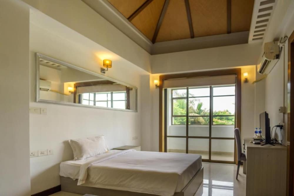 Suite with separate living area - High Floor - Photo 8