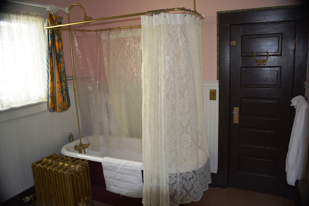 Basic Single Room, Shared Bathroom (Maids Room) photo 2