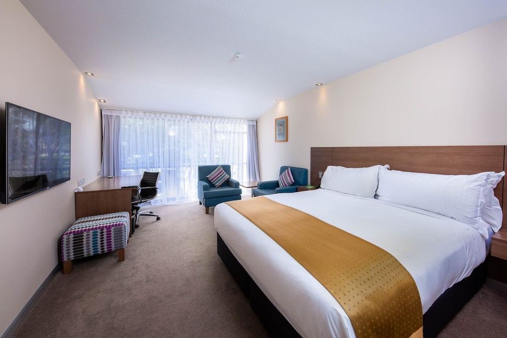 Standard Room, 1 King Bed - Photo 4