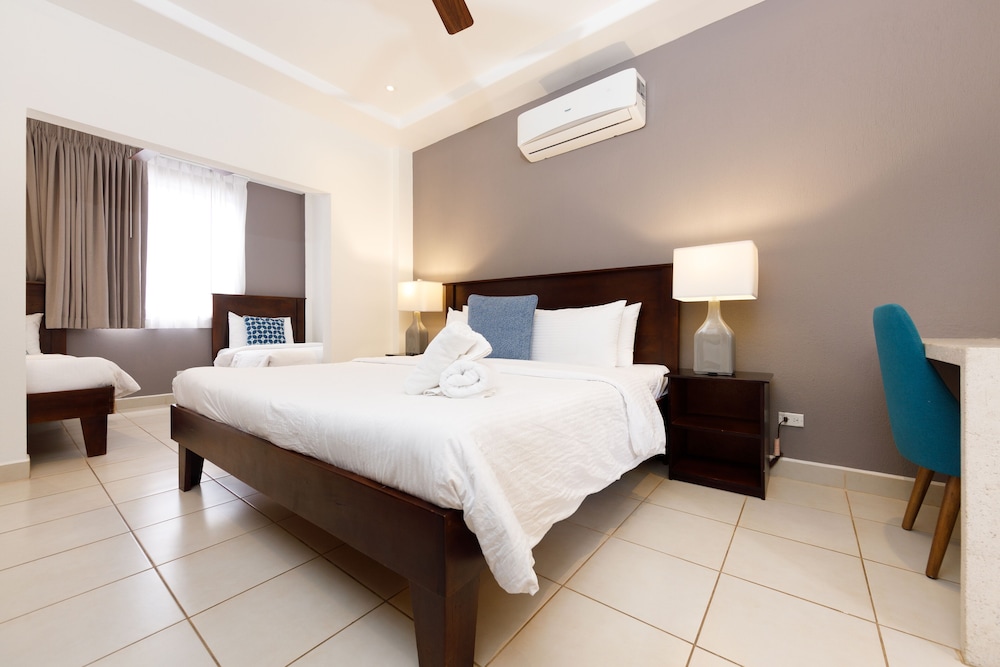 Suite - Photo 3