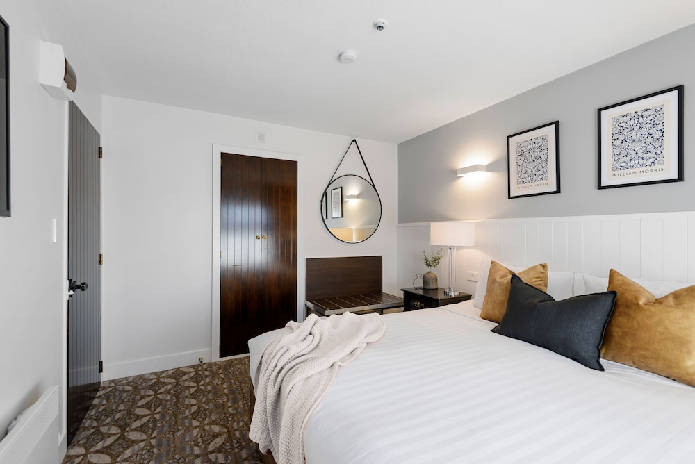 Executive Suite, 1 Bedroom - Photo 2