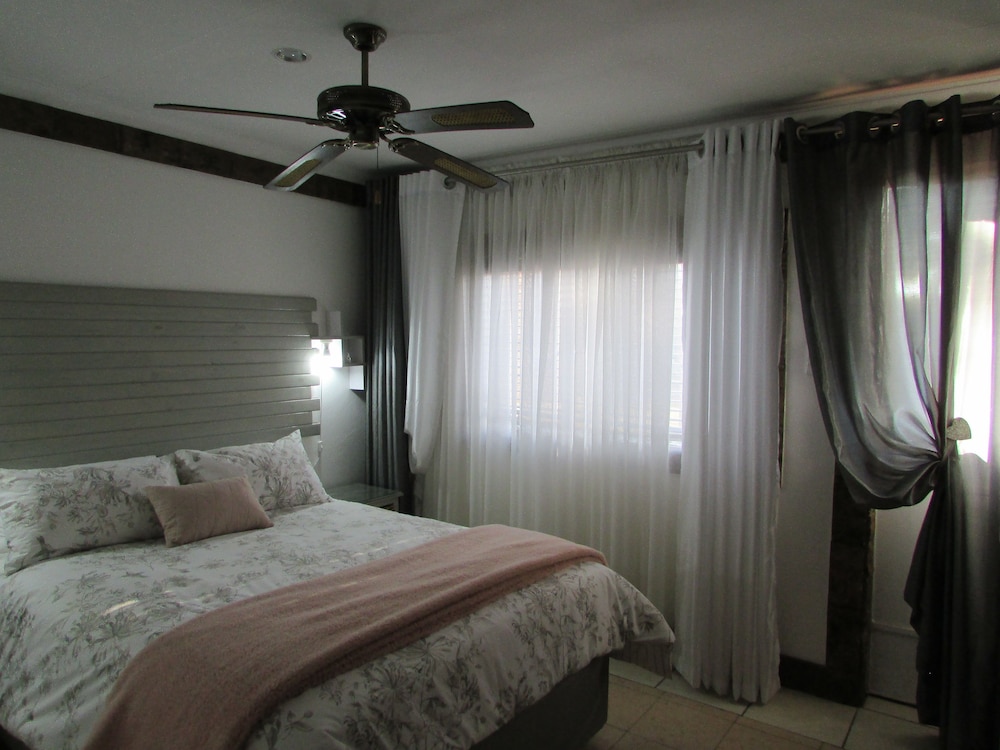 Room (4) photo 1