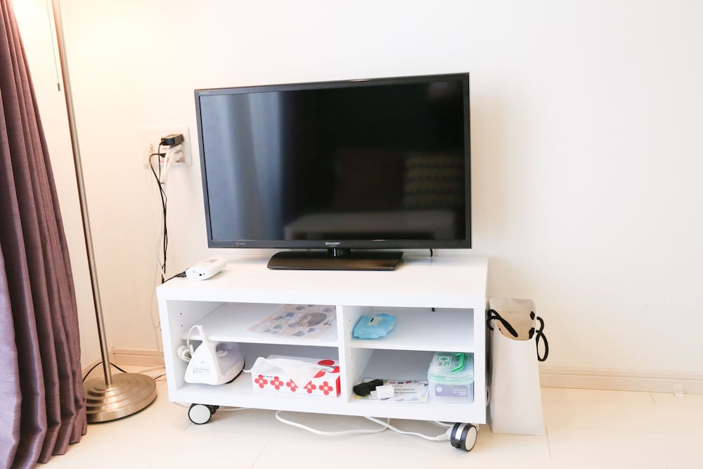 Double Room, Non Smoking (402) - Photo 6