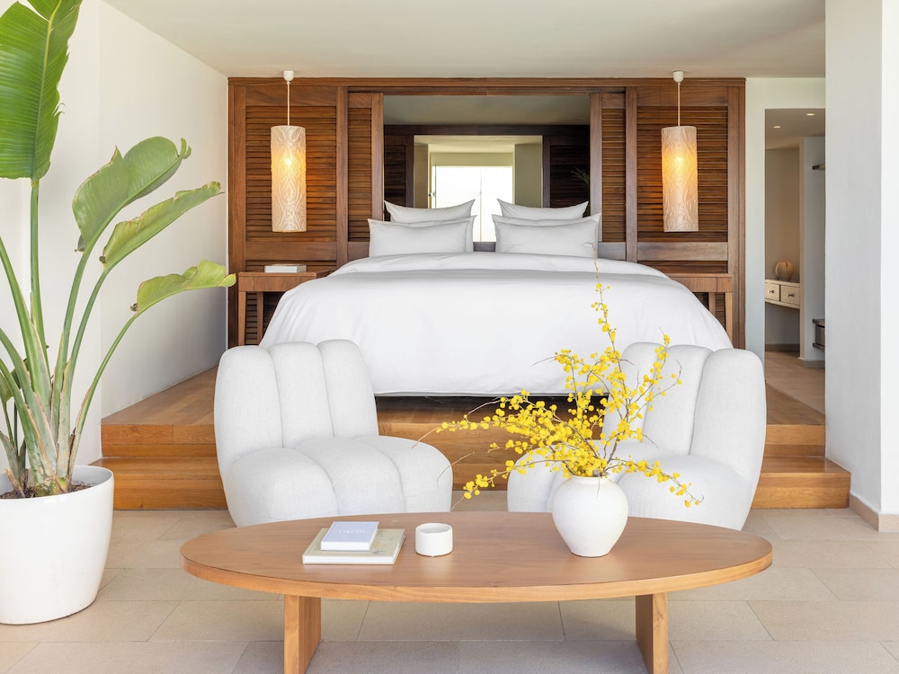 Junior Suite waterfront, Gym & Private Pool