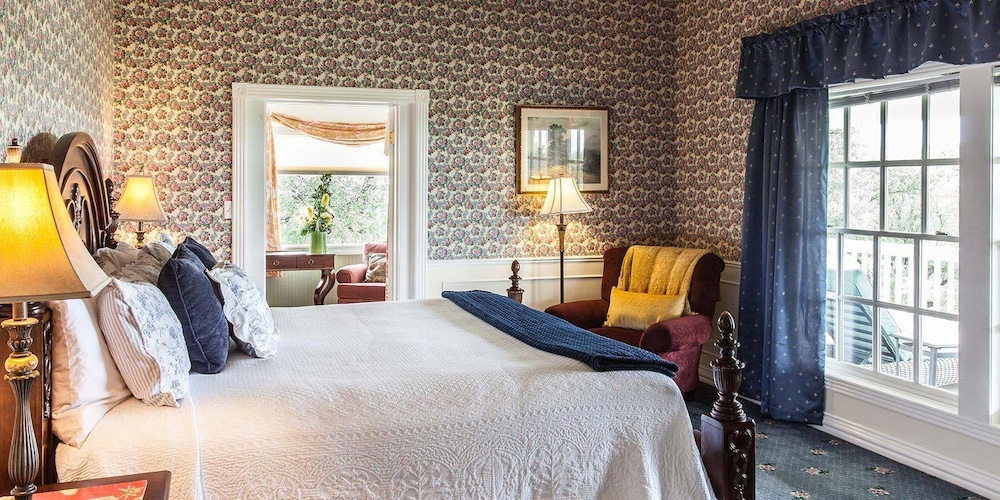 Sunset Suite, 1 King Bed, Balcony