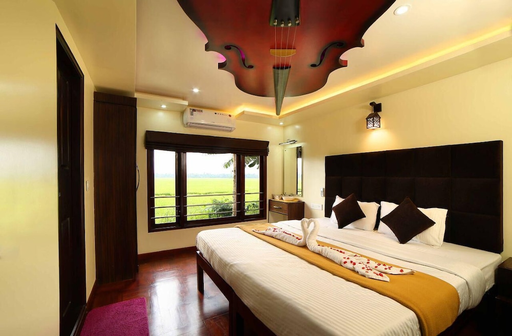 Premium Room In a Houseboat photo 3