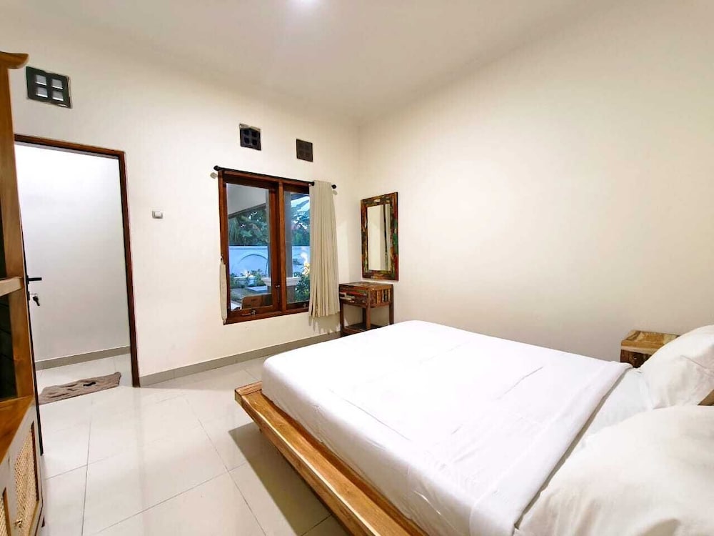 Basic Twin Room, Pool View photo 2