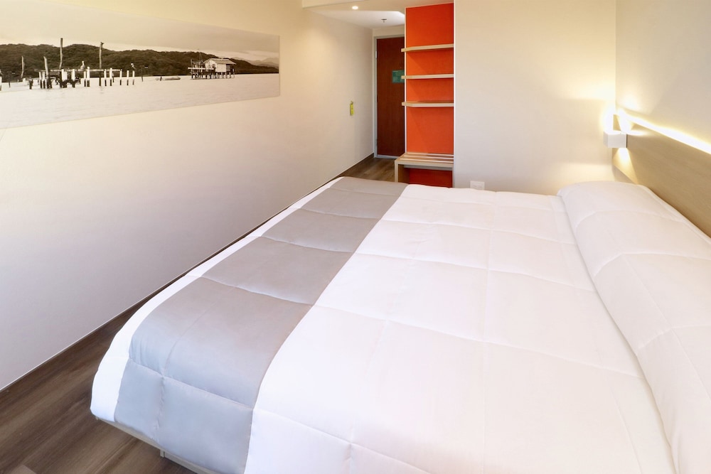 Room, 1 Queen Bed - Photo 3