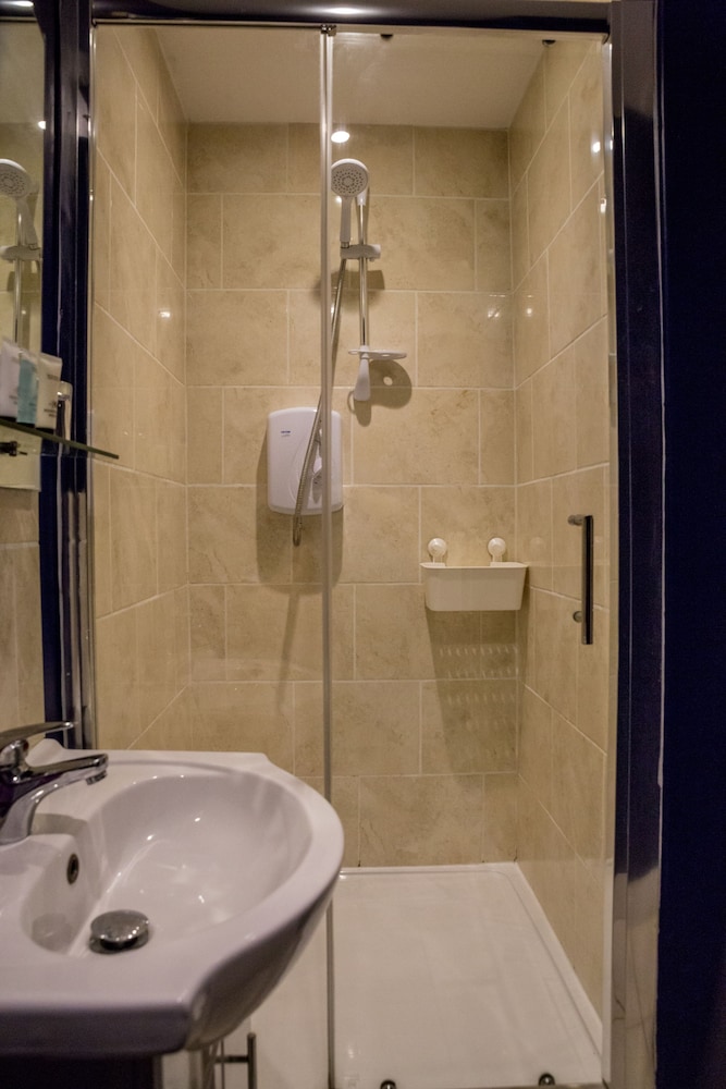 Double or Twin Room - Photo 11