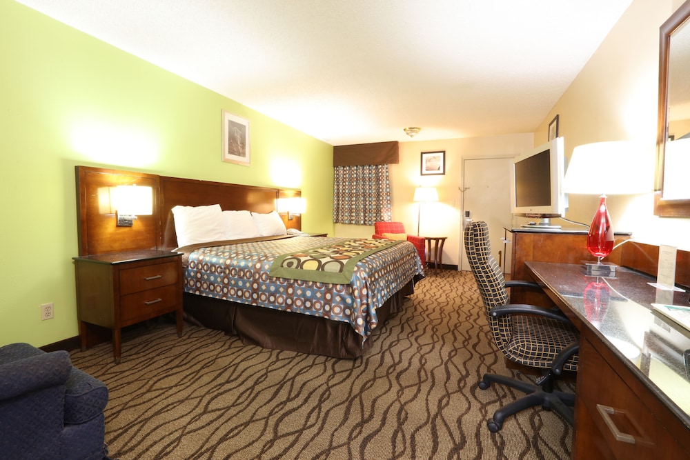 Standard Room, 1 King Bed, Smoking photo 2
