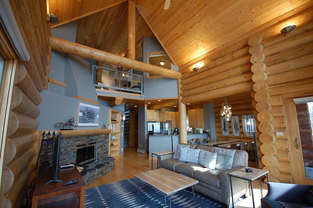 Temperance Landing 3 Bedroom Log Cabin photo 2