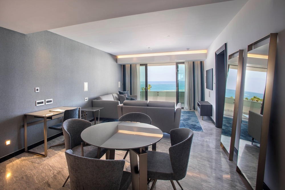Suite, 1 Bedroom - Photo 6