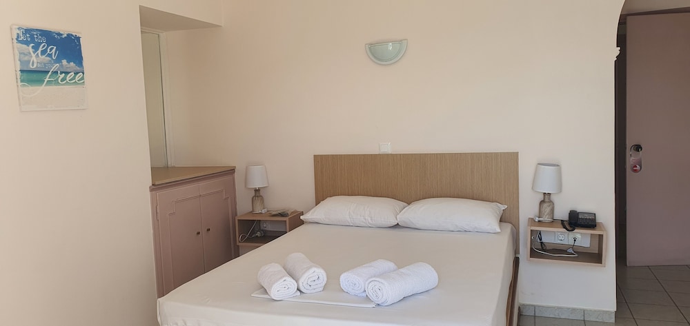 Double or Twin Room, Sea View photo 3