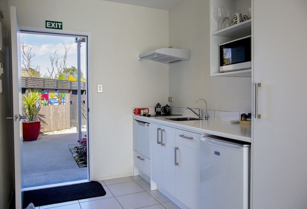 Luxury Studio Suite, Jetted Tub, Partial Sea View photo 3