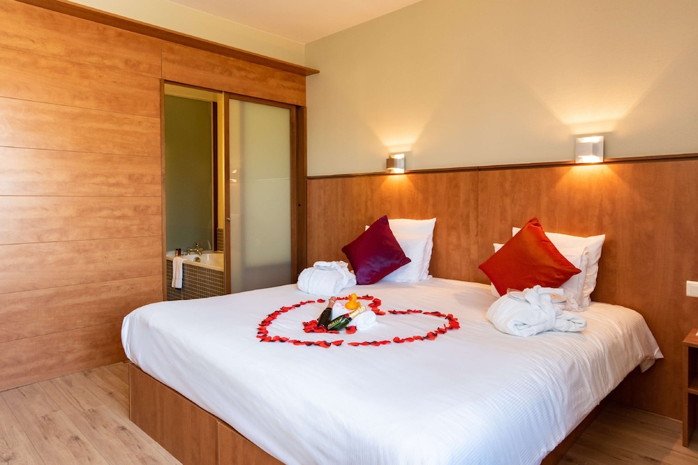 Superior Room, 1 King Bed, Non Smoking photo 1