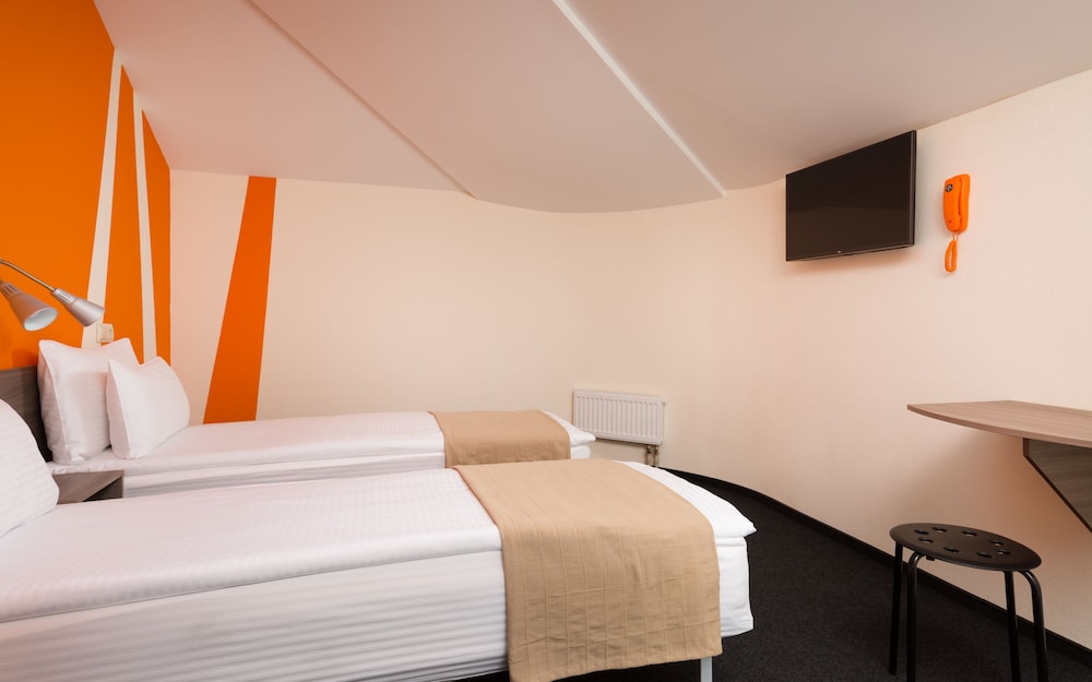 Double Room, No Windows (Soundproofed) photo 2
