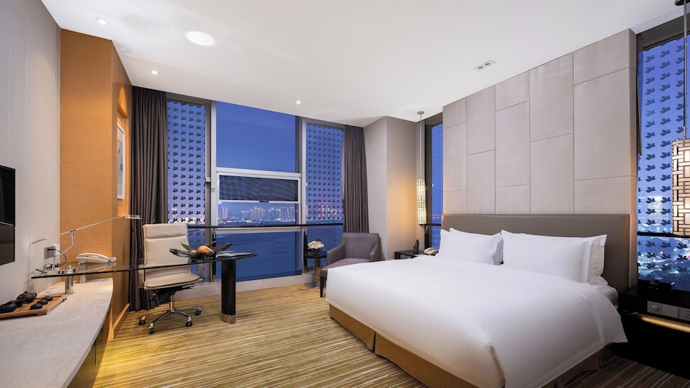 Premium Room, 1 King Bed, River View photo 1