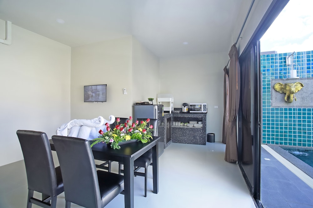 Three-Bedroom Villa - Photo 3