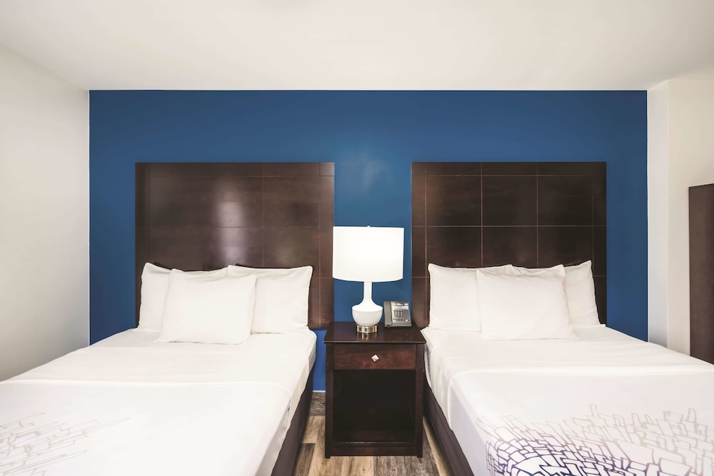 Room, 2 Double Beds, Non Smoking - Photo 2
