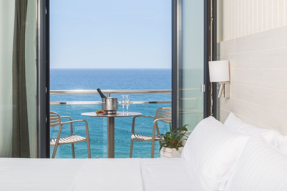 Comfort Double Room Single Use, Balcony, Sea View thumbnail 6