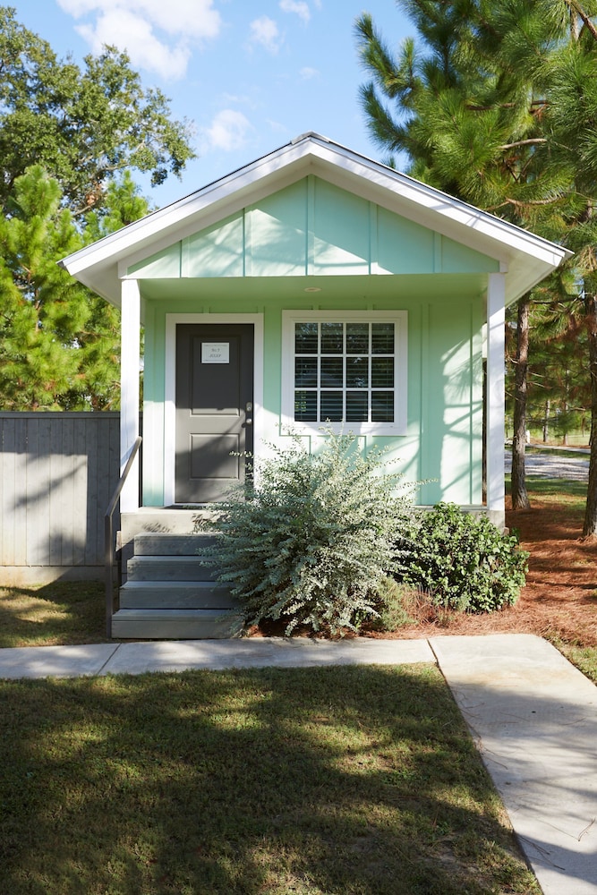 Signature Bungalow, 2 Queen Beds (Firefly, Julep) photo 2