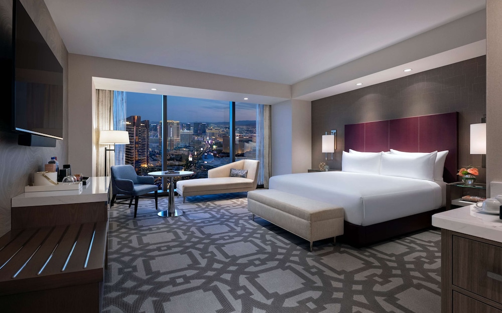 Superior Room, 1 King Bed (Strip View) - Photo 3