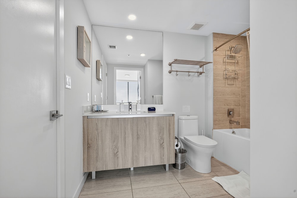 Comfort Condo, 2 Bedrooms, City View photo 3