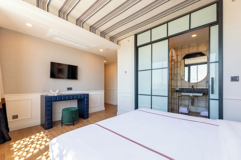 Corner Room With City View photo 3