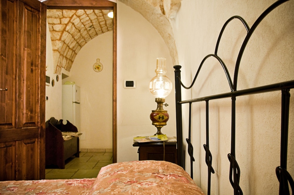 Traditional House, 1 Bedroom, Fireplace, Garden View photo 3