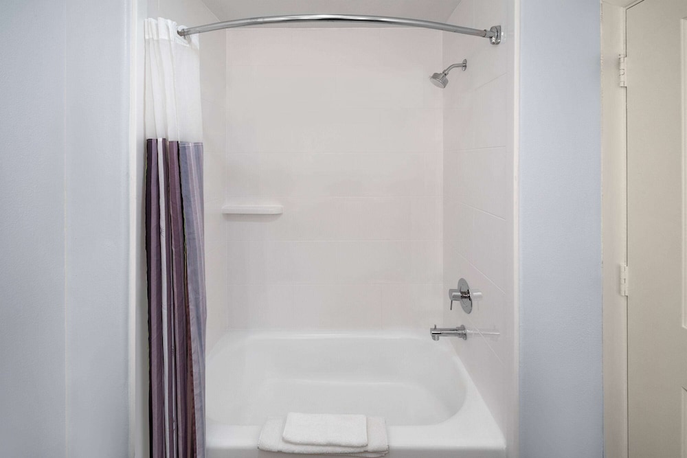 Suite, Multiple Beds, Non Smoking - Photo 2